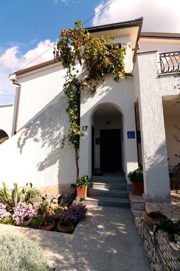 Apartment Draga 17 Njivice Exterior photo